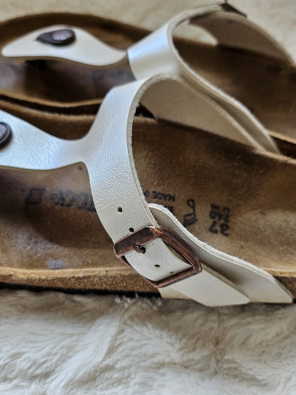 Birkenstock Gizeh- Shiney Taupe